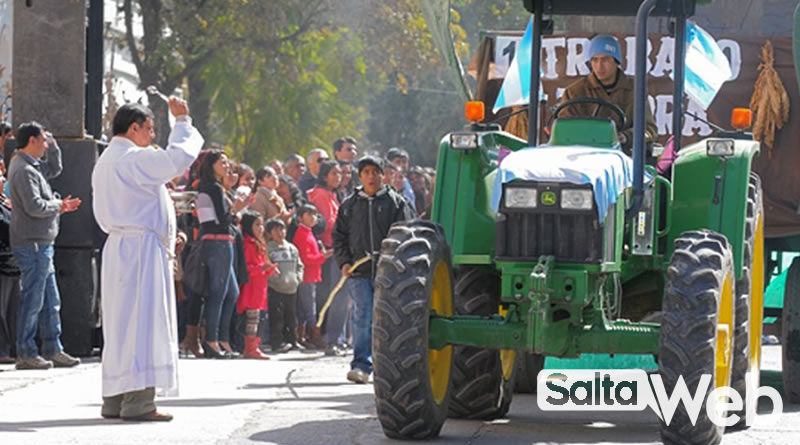 desfile de tractores en chicoana
